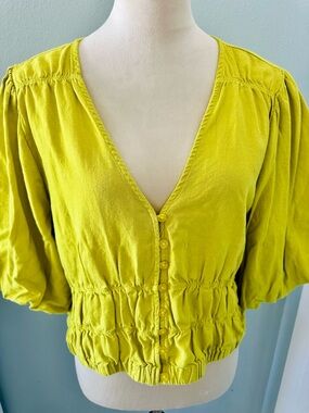 LINEN - Marc by Marc Jacobs Lime V-Neck Buttoned Ruched Waist Blouse